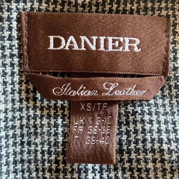 Danier | Italian Leather  Coat - Picture 9 of 15
